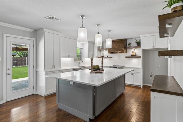 5437 Greenwood Way, North Richland Hills, TX 76180