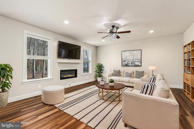 6201 CARTERS GROVE DR, Manassas, VA 20112