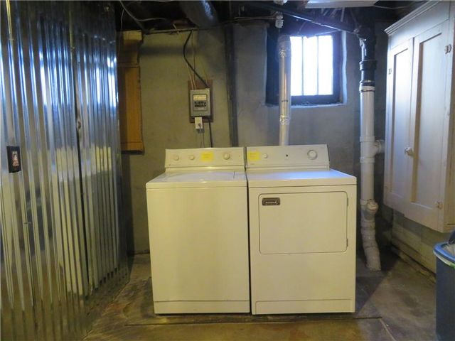 310 E Kaskaskia Street, Paola, KS 66071