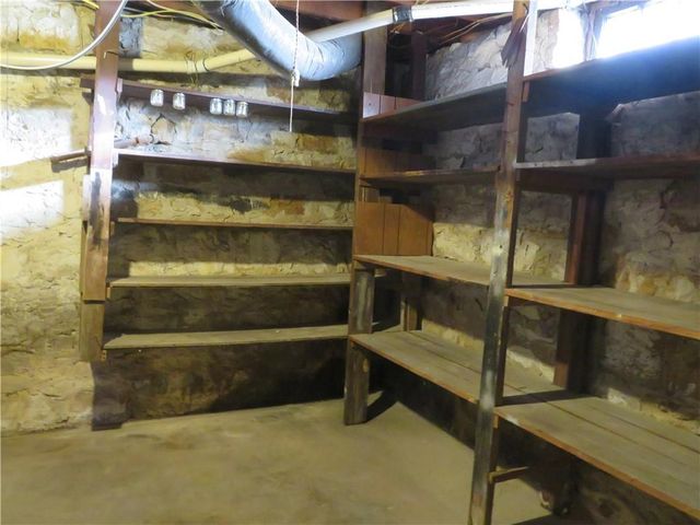 310 E Kaskaskia Street, Paola, KS 66071