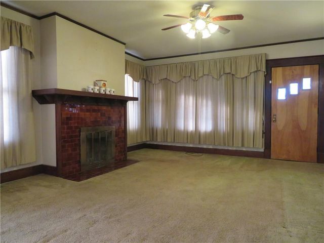 310 E Kaskaskia Street, Paola, KS 66071