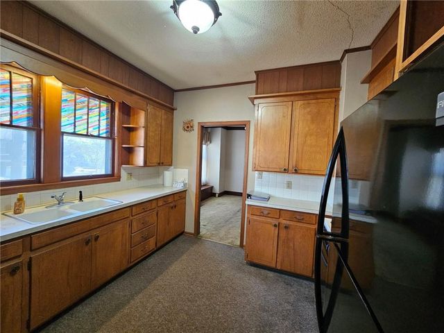 310 E Kaskaskia Street, Paola, KS 66071