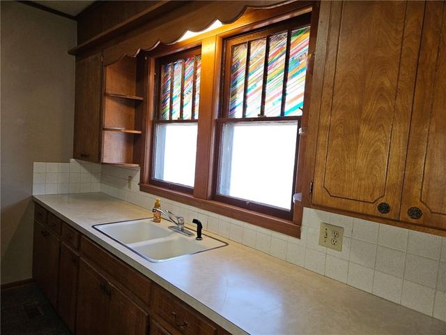 310 E Kaskaskia Street, Paola, KS 66071