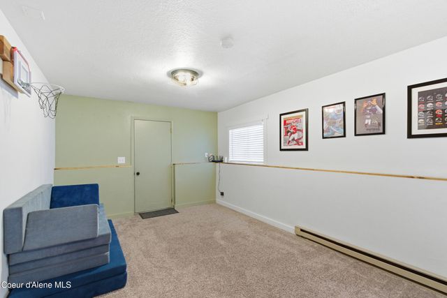 1909 W James Crowe DR, Hayden, ID 83835