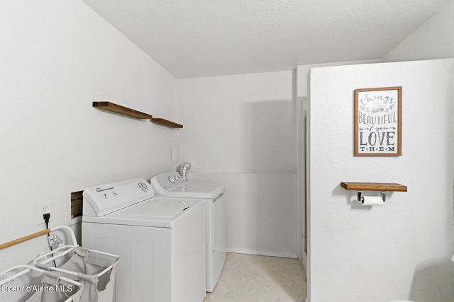 1909 W James Crowe DR, Hayden, ID 83835
