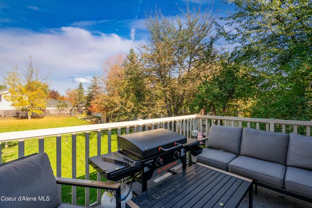 1909 W James Crowe DR, Hayden, ID 83835