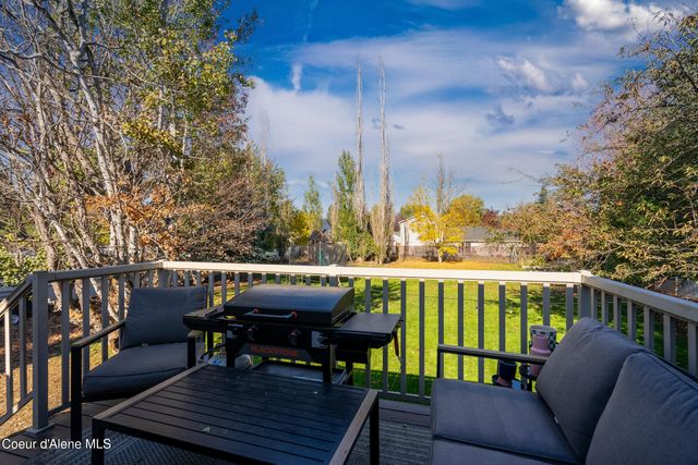 1909 W James Crowe DR, Hayden, ID 83835