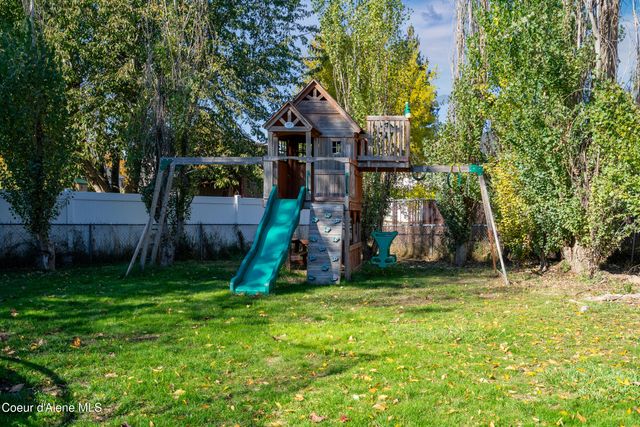 1909 W James Crowe DR, Hayden, ID 83835