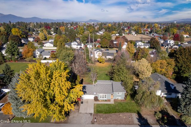 1909 W James Crowe DR, Hayden, ID 83835