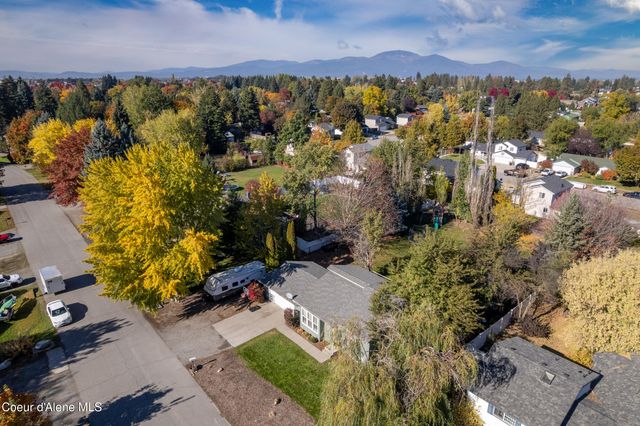 1909 W James Crowe DR, Hayden, ID 83835