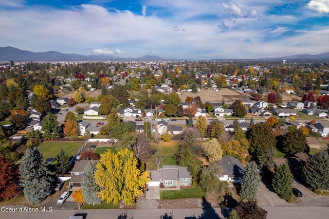 1909 W James Crowe DR, Hayden, ID 83835