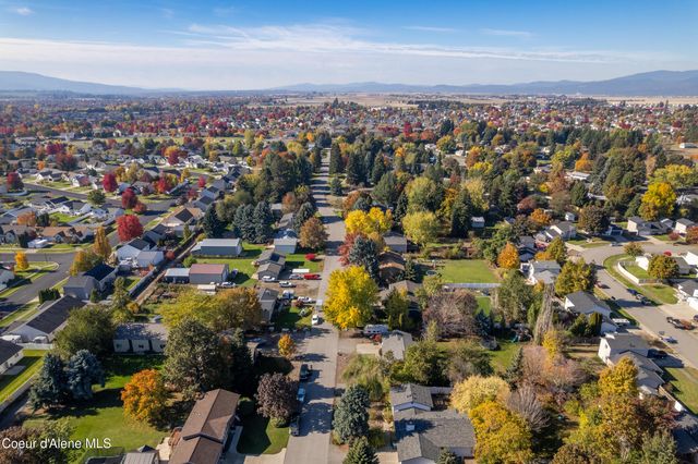 1909 W James Crowe DR, Hayden, ID 83835