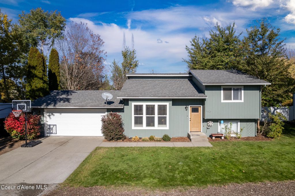 1909 W James Crowe DR, Hayden, ID 83835