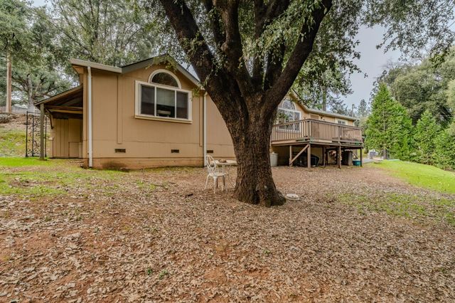 20070 Tellurium Dr, Pine Grove, CA 95665