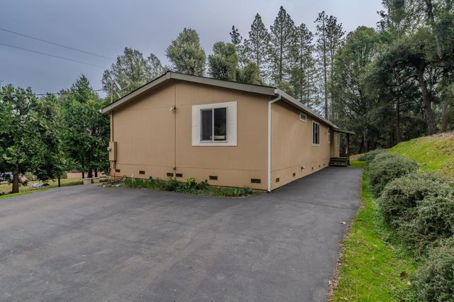 20070 Tellurium Dr, Pine Grove, CA 95665