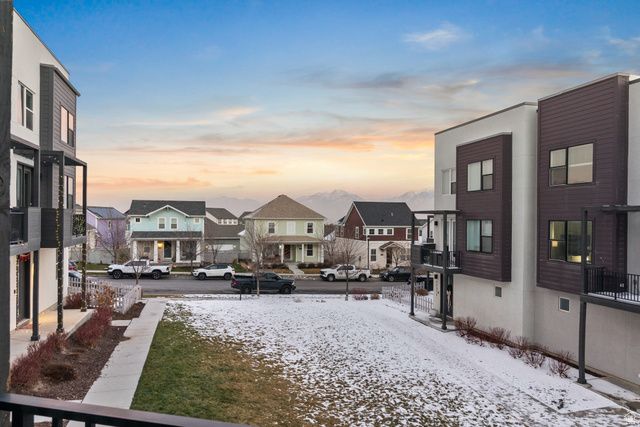 11362 S WILLOW WALK DR, South Jordan, UT 84009