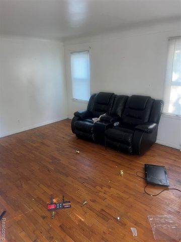 721 Huron Street, Flint, MI 48507