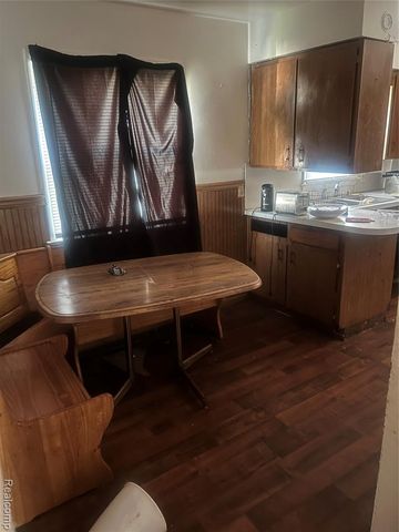 721 Huron Street, Flint, MI 48507