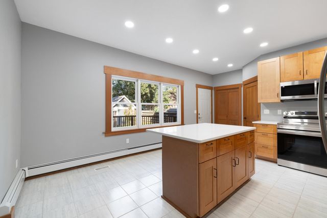 110 SE 7th St, Minot, ND 58701