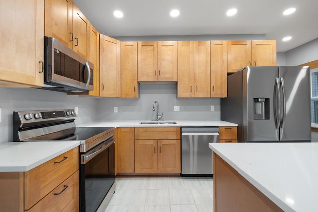 110 SE 7th St, Minot, ND 58701