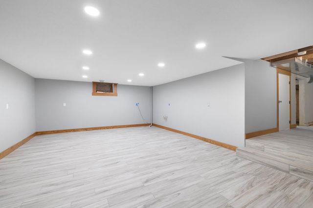 110 SE 7th St, Minot, ND 58701