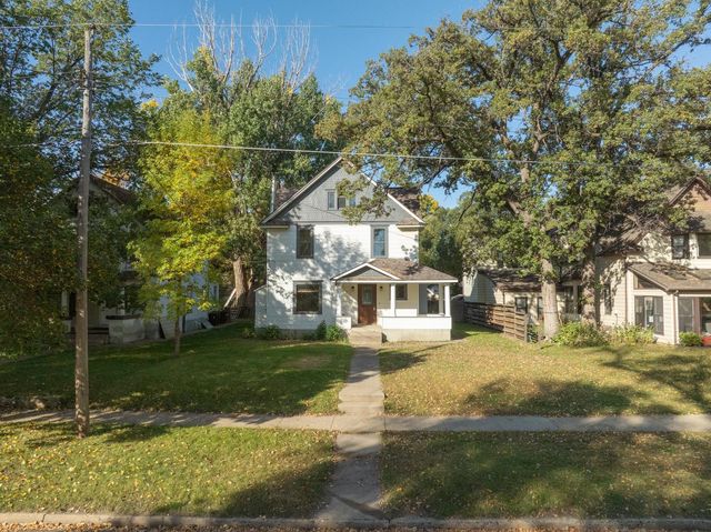 110 SE 7th St, Minot, ND 58701