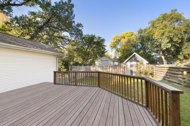 110 SE 7th St, Minot, ND 58701