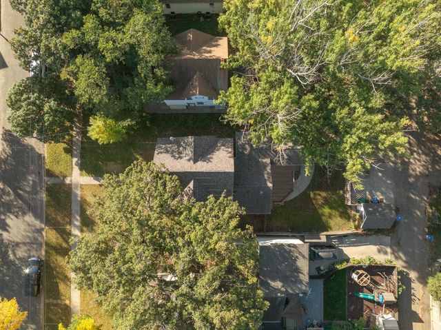 110 SE 7th St, Minot, ND 58701