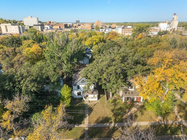 110 SE 7th St, Minot, ND 58701