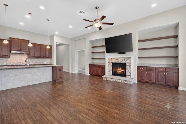 921 ACADEMY OAKS DR, San Marcos, TX 78666