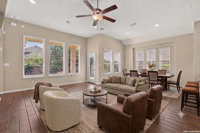 921 ACADEMY OAKS DR, San Marcos, TX 78666