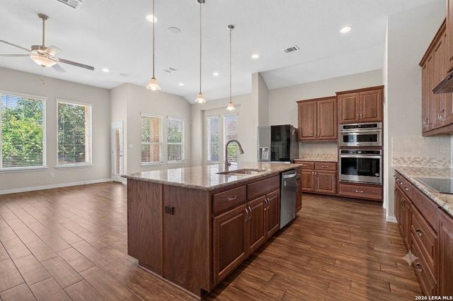 921 ACADEMY OAKS DR, San Marcos, TX 78666
