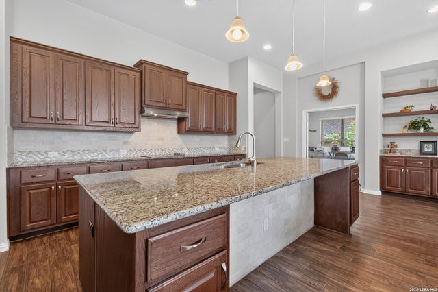 921 ACADEMY OAKS DR, San Marcos, TX 78666