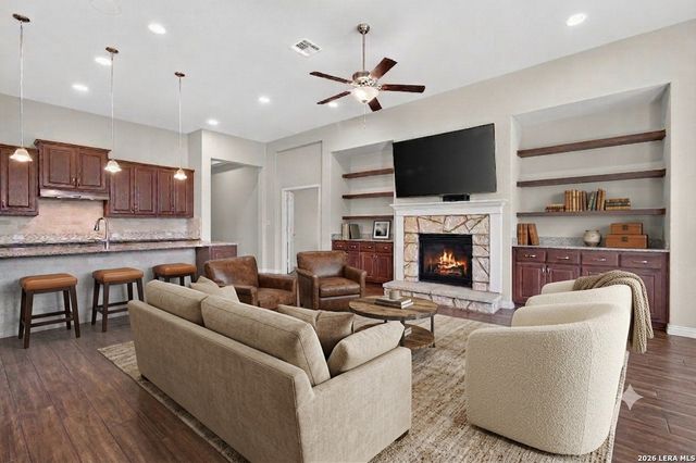 921 ACADEMY OAKS DR, San Marcos, TX 78666