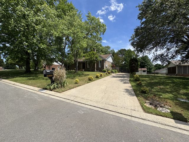 2306 Crown Hill Dr, Murfreesboro, TN 37129