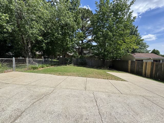 2306 Crown Hill Dr, Murfreesboro, TN 37129
