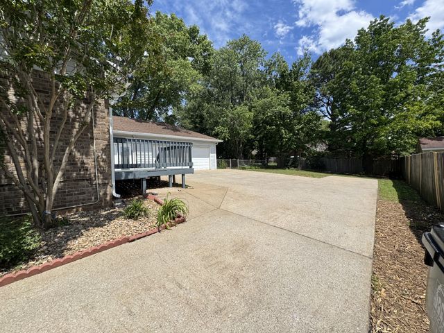 2306 Crown Hill Dr, Murfreesboro, TN 37129