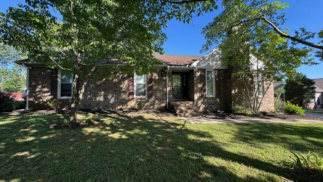 2306 Crown Hill Dr, Murfreesboro, TN 37129