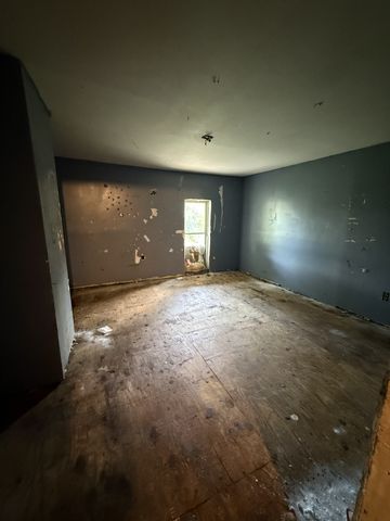 1025 Old Bear Creek Rd, Vanleer, TN 37181