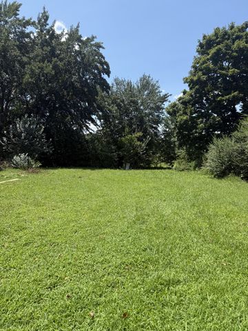 1025 Old Bear Creek Rd, Vanleer, TN 37181