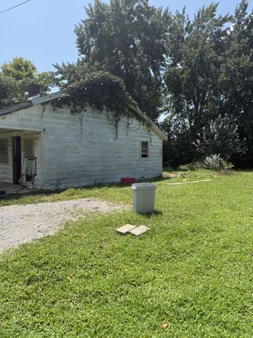 1025 Old Bear Creek Rd, Vanleer, TN 37181