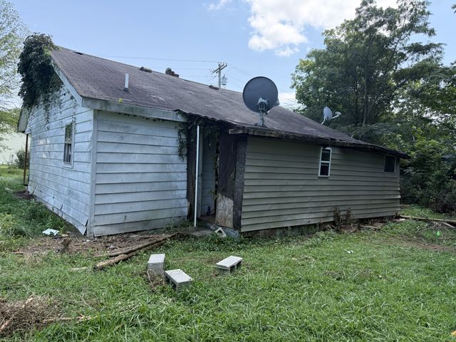 1025 Old Bear Creek Rd, Vanleer, TN 37181