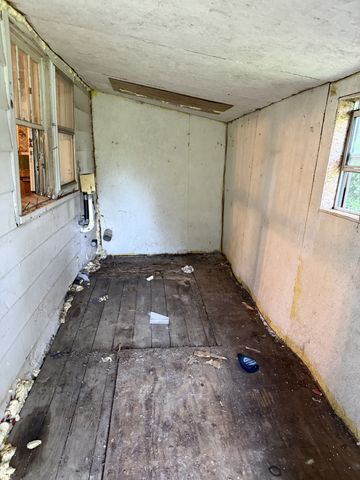 1025 Old Bear Creek Rd, Vanleer, TN 37181