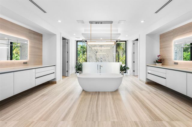 2817 NE 25th St, Fort Lauderdale, FL 33305