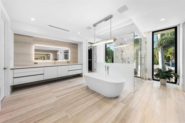 2817 NE 25th Street, Fort Lauderdale, FL 33305