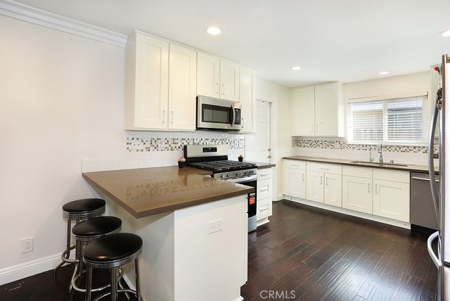 6062 Dr Glenwood, Huntington Beach, CA 92647