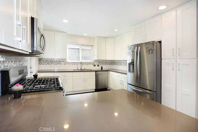 6062 Dr Glenwood, Huntington Beach, CA 92647