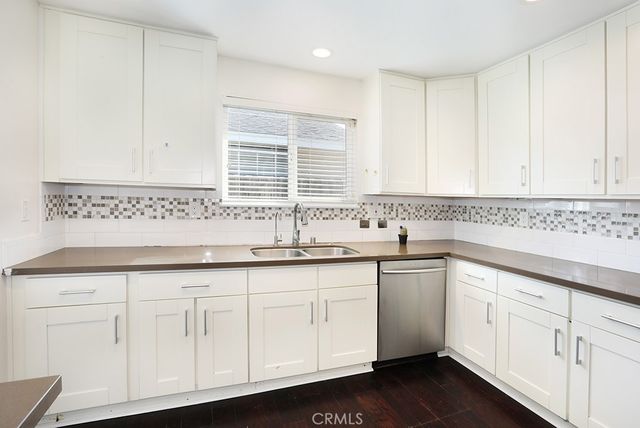 6062 Dr Glenwood, Huntington Beach, CA 92647