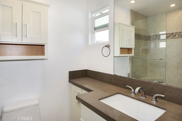 6062 Dr Glenwood, Huntington Beach, CA 92647