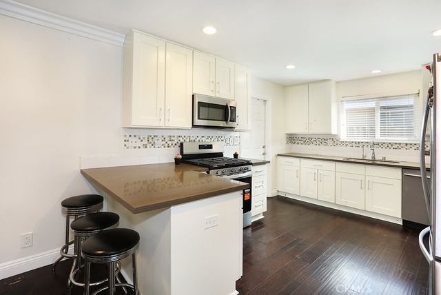 6062 Dr Glenwood, Huntington Beach, CA 92647